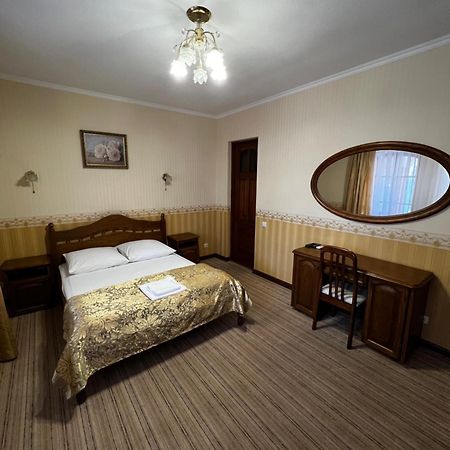 Hotel Zolotoy Fazan Mykolaiv Exterior foto