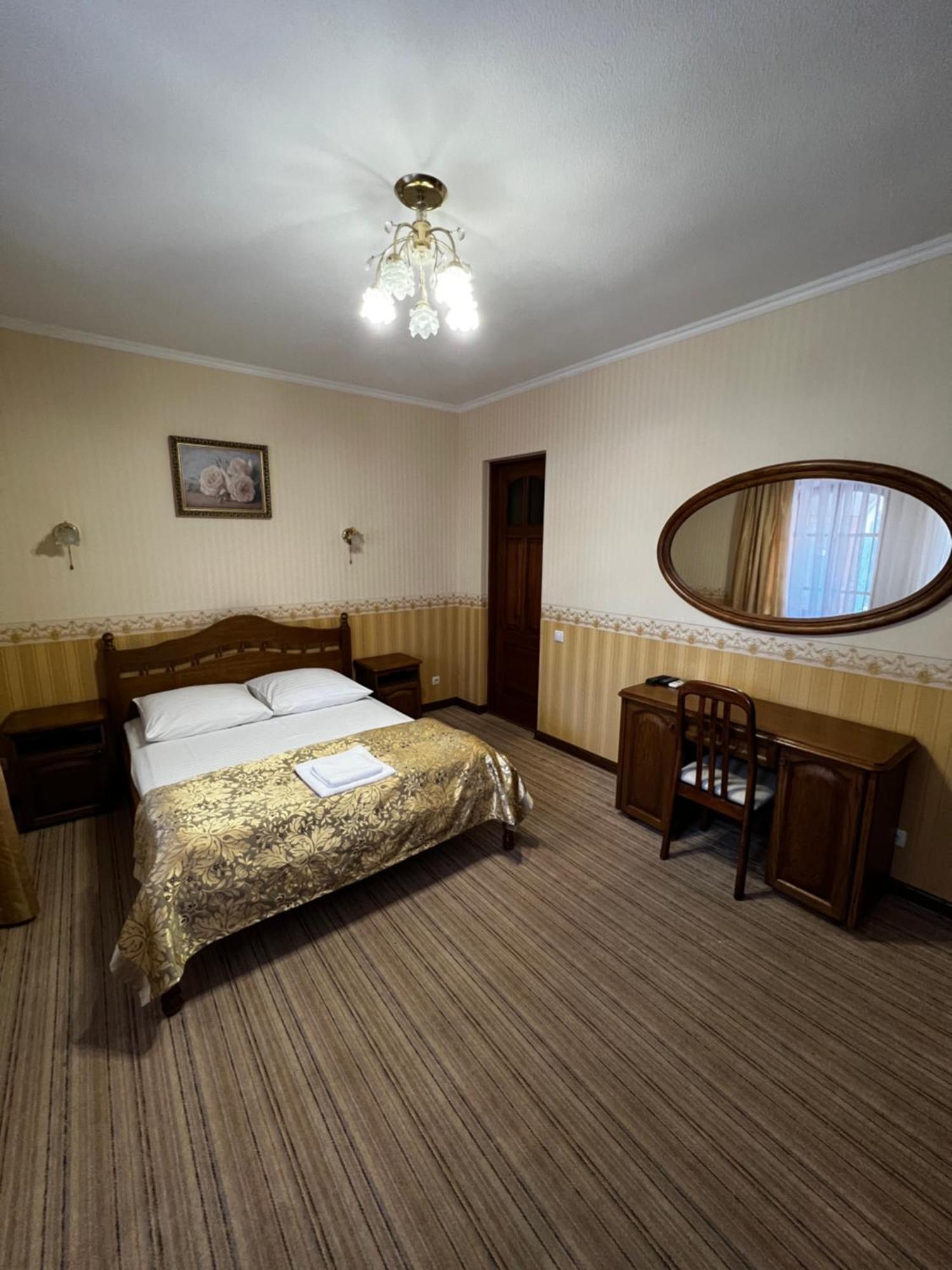 Hotel Zolotoy Fazan Mykolaiv Exterior foto