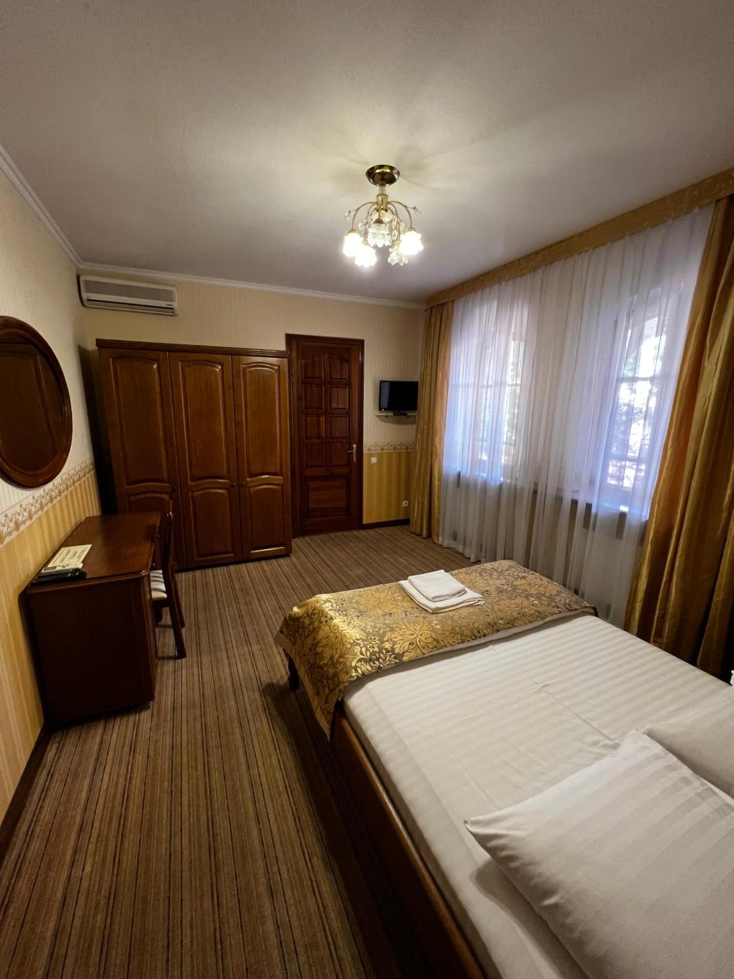 Hotel Zolotoy Fazan Mykolaiv Exterior foto